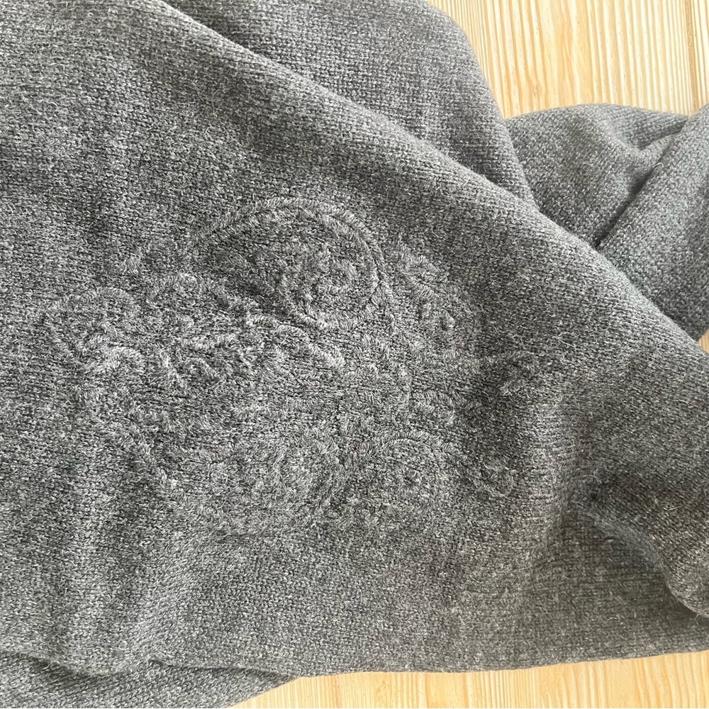 Ralph Lauren Cashmere-Blend Hooded Scarf – Charcoal Gray, Crest Detail - Picture 5 of 5